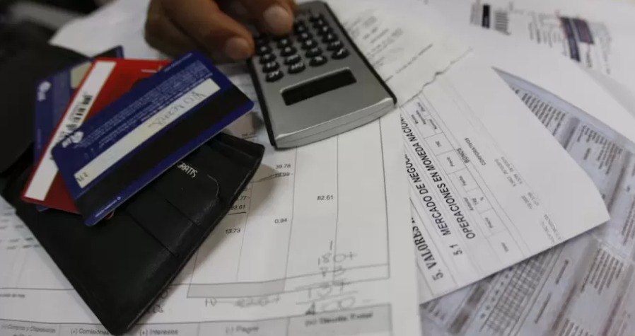 Alerta contribuyentes: el SAT confirmó el máximo de dinero que puedes tener en tu cuenta bancaria sin sanciones